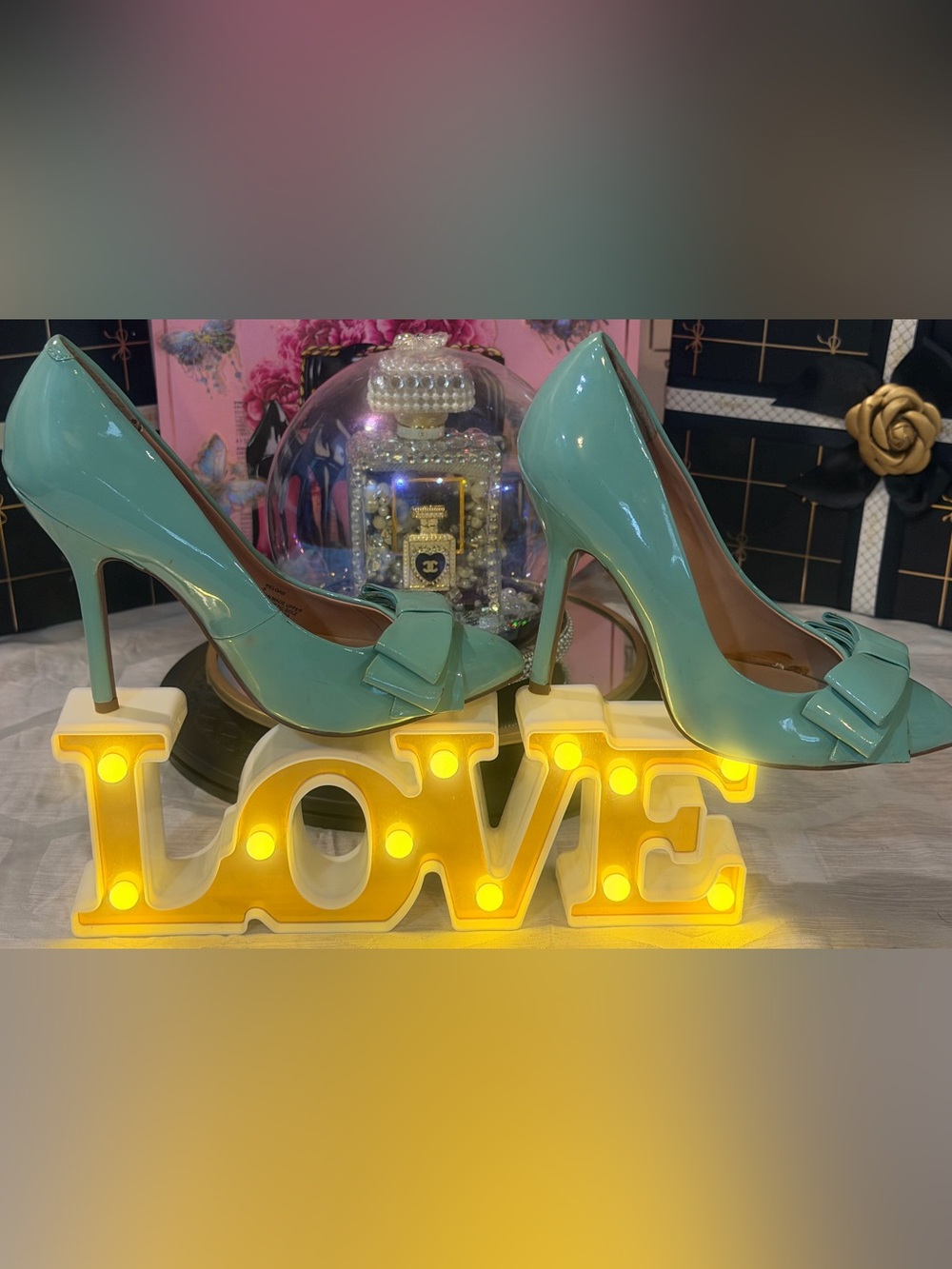E.U.C💐💝
Betsey Johnson Mint Green Patent Bow Pointed-Toe Pumps - Picture 7 of 7